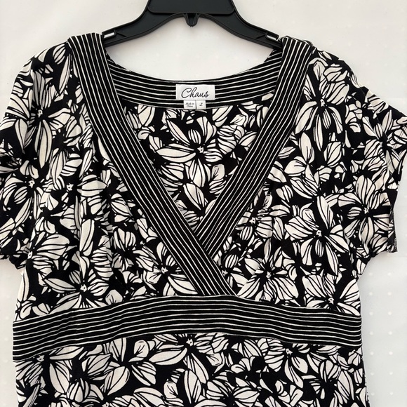 Chaus Black and White Leaf Print VNeck Blouse Size Large Raton/Spandex INV25/317 - Picture 2 of 7